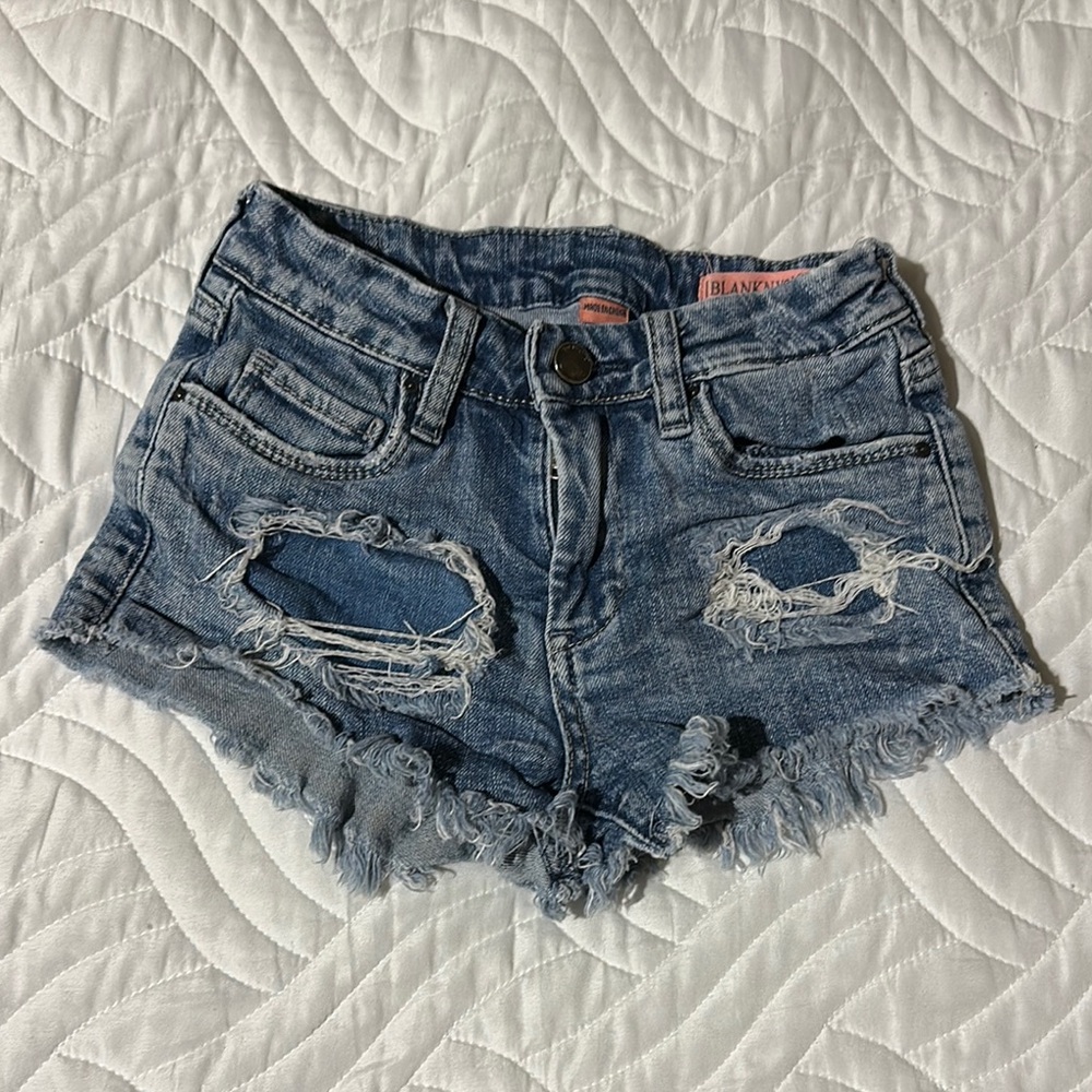 🚨Donating 8:18 🫶Blank NYC Distressed Dark Blue Denim Shorts